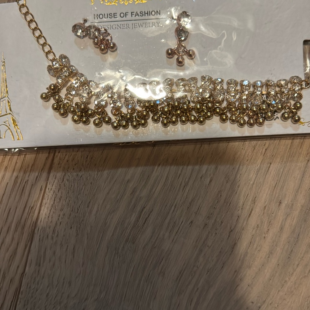 choker necklace and earring set